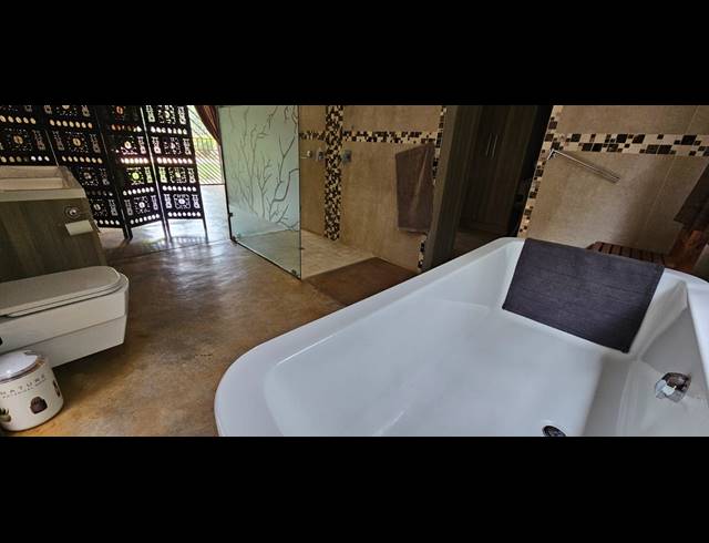 5 BEDROOM FREEHOLD FOR SALE IN MOOINOOI